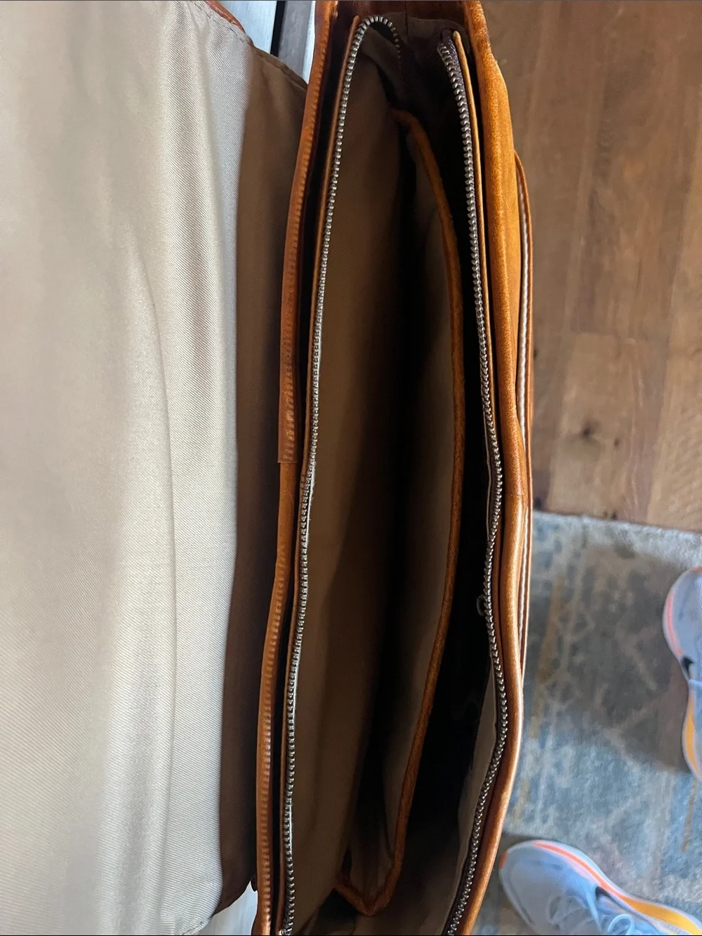 Men's Distressed Leather Messenger Bag - Brown GORGEOUS BAG! - Picture 3 of 5